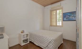 Imagem 2: 4 dormitórios na Rua Doutor Barros Cassal