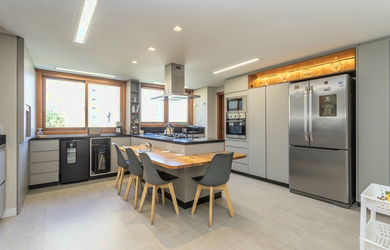 Imagem 3: 4 dormitórios na Rua Pedro Chaves Barcelos