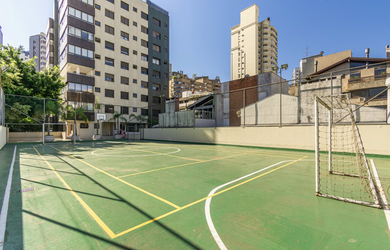 Imagem 2: 4 dormitórios na Rua Pedro Chaves Barcelos