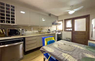 Imagem 3: 3 dormitórios, 1 suítes, 4 banheiro, 2 vagas na garagem, 166M² de Área Construída