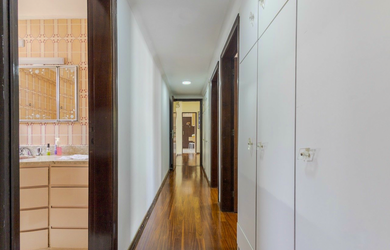 Imagem 4: 3 dormitórios, 1 suítes, 6 banheiro, 1 vaga na garagem, 198M² de Área Construída