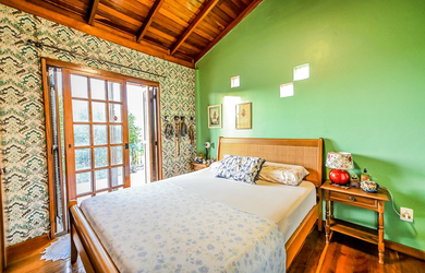 Imagem 2: 4 dormitórios, 1 suítes, 3 banheiro, 2 vagas na garagem