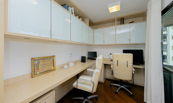 Imagem 5: Com 4 quartos, 4 suítes e 7 banheiros, esse imóvel oferece todo o conforto e privacidade q