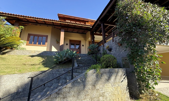 Imagem 2: Casa em condomínio à venda em Balneário Camboriú-SC, no bairro Ariribá, com 4 suítes, 2 va