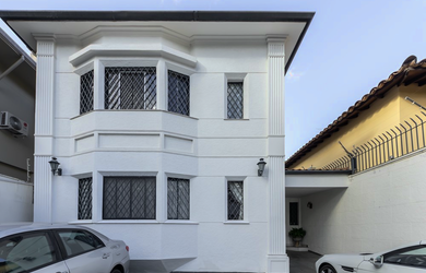 Imagem 2: Casa à Venda em São Paulo-SP: 4 quartos, 2 suítes, 4 vagas de garagem, 400m² no Jardim Pau