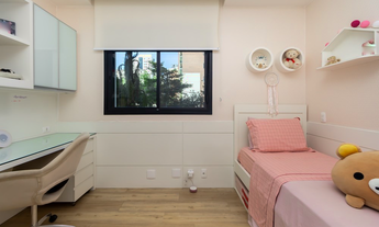 Imagem 5: Com 4 quartos espaçosos, sendo 2 suítes, este imóvel é perfeito para acomodar toda a sua f