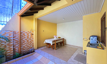 Imagem 2: Casa à venda em Porto Alegre, Santana, com 3 quartos, 210m²