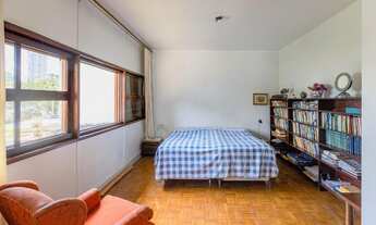 Imagem 4: Casa Padrão, 4 dormitórios na Rua Uruana