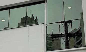 Imagem: Sala à venda no bairro Menino Deus - Porto