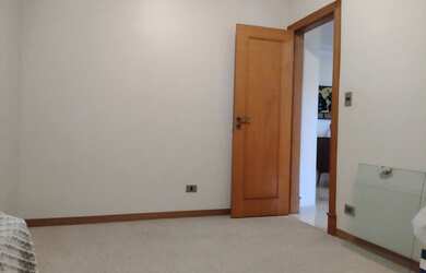 Imagem 3: Casa Padrão, 3 dormitórios na Rua Brigadeiro Arthur Carlos Peralta