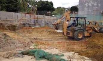 Imagem: Vendo terreno com Fundações pronta p/PROJETO