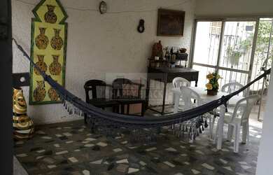 Imagem 3: Casa Padrão, 4 dormitórios na Rua Nunes Queiroz