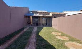 Imagem: Linda casa de 3 quartos a 3 quarteiroes