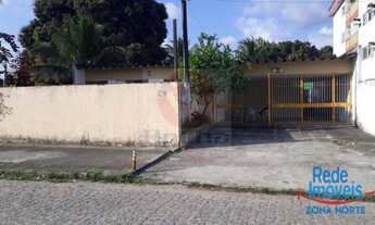 Imagem: Vende casa com grande quintal no bairro