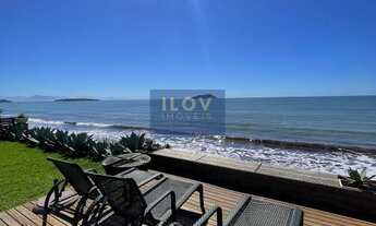 Imagem 2: Casa em condomínio pé na areia com garagem para barco em Búzios