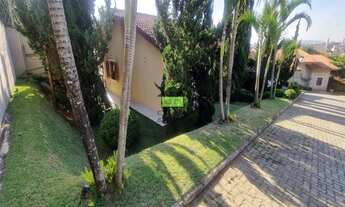 Imagem 4: Casa praticamente térrea (apenas 5 degraus para a área íntima), com privacidade, lareira e