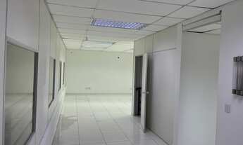 Imagem 7: Galpão Comercial de 288m² para Locação em Cotia-SP, Jardim Fontana: Infraestrutura moderna