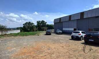 Imagem 3: Galpão Comercial à Venda em Cotia-SP, Bairro Santana: 3 Salas, 2 Banheiros, 20 Vagas de Ga