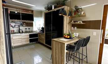 Imagem 2: Impecável casa em condomínio à venda em Carapicuíba-SP, Golf Gardens: 5 quartos, 5 suítes