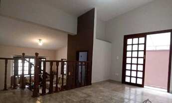 Imagem 4: Condomínio de Luxo em Cotia-SP: Casa com 3 Suítes, 3 Salas, 5 Banheiros e 280m² de Área!