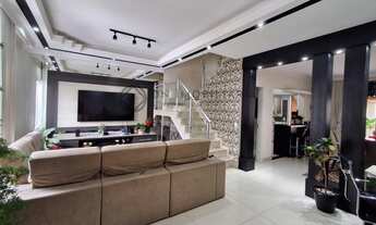 Imagem: Sobrado em condomínio com acesso pelo km