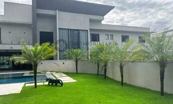 Imagem 4: Casa em Condomínio de Luxo com 4 Suítes e 700m² de Área em Cotia-SP, Bairro São Paulo II