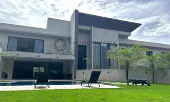 Imagem 3: Casa em Condomínio de Luxo com 4 Suítes e 700m² de Área em Cotia-SP, Bairro São Paulo II