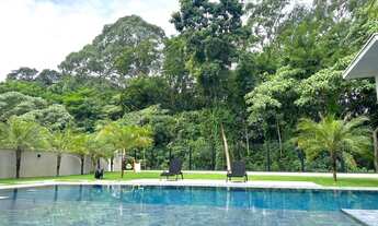 Imagem 2: Casa em Condomínio de Luxo com 4 Suítes e 700m² de Área em Cotia-SP, Bairro São Paulo II