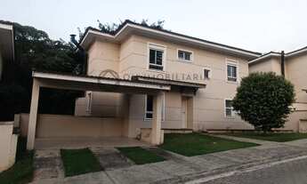 Imagem 2: Venda de Casa em Condomínio de Luxo em Cotia-SP: 4 Quartos, 2 Suítes, 2 Salas, 3 Banheiros