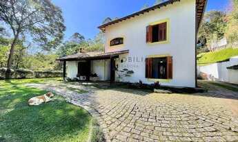 Imagem: Casa de alto padrão à venda em Embu das