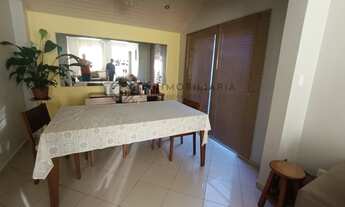 Imagem 6: Casa dos sonhos à venda! Localizada em um bairro tranquilo e familiar, essa linda casa pos