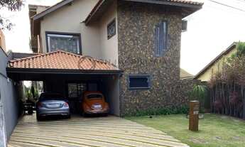 Imagem 1: Venha se encantar com esta maravilhosa casa ensolarada, localizada na parte alta do condom