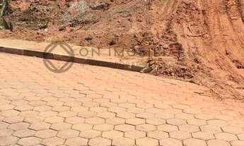 Imagem 3: Em busca de um terreno espaçoso para construir a casa dos seus sonhos? Este terreno de 600