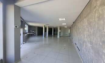 Imagem 3: Sala Comercial 240m² em Granja Viana: Destaque Seu Negócio!