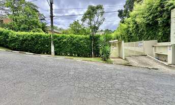 Imagem 2: Casa moderna integrada, gourmet, amplo jardim com espaço p/ piscina, no miolo do condomíni