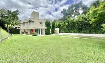 Imagem 4: Casa moderna integrada, gourmet, amplo jardim com espaço p/ piscina, no miolo do condomíni