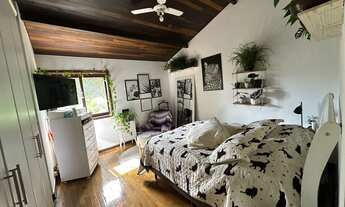 Imagem 5: Casa em condomínio em Granja Viana - Charmosa em Meio à Natureza com Vista Panorâmica e La