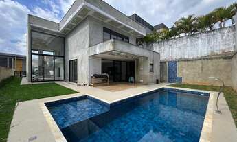 Imagem 2: Casa em condomínio São Paulo II Alto Padrão com 4 Suítes, Pé-Direito Duplo, Piscina e Área