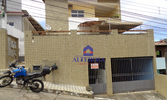 Imagem: 2/4 com três kitnetes anexas no Candeal