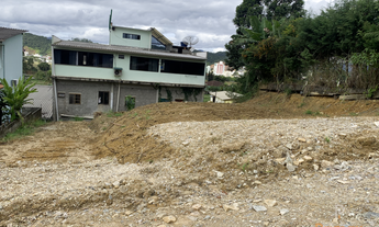 Imagem: TERRENO MUITO BEM LOCALIZADO NA BATEAS