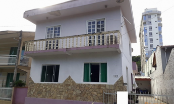 Imagem: Casa com 4 Dormitórios no centro de brusque