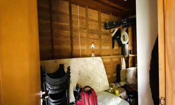 Imagem 3: Casa de madeira de alto padrão com galpão do terreno