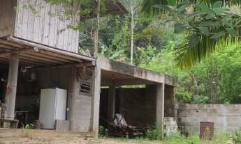 Imagem: Lindo sítio com muita natureza e água