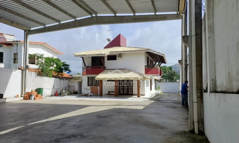 Imagem: Casa comercial com 4 suítes e galpão em