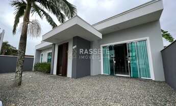 Imagem: LINDA CASA NO CENTRO DE PIÇARRAS - SC