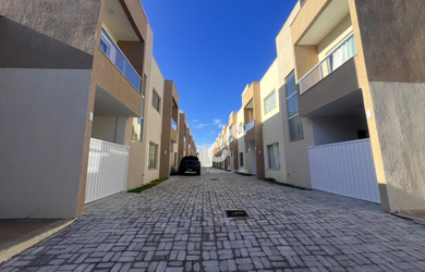 Imagem 3: IPITANGA, Lauro de Freitas. Duplex compostos de 3 quartos sendo 1 suíte. Área construída 1