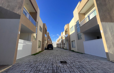 Imagem 2: IPITANGA, Lauro de Freitas. Duplex compostos de 3 quartos sendo 1 suíte. Área construída 1