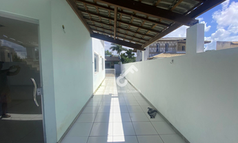 Imagem 6: ESTRADA DO COCO, Abrantes. Duplex composto de 4 quartos sendo 1 quarto térreo e 3 suítes