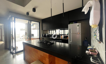 Imagem 6: ABRANTES, Estrada do Coco. Duplex ALTO PADRÃO, 3 suítes sendo 2 suítes térreas e 1 suíte m