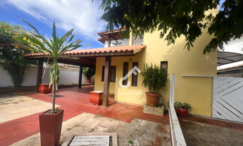 Imagem 2: PITANGUEIRAS/CENTRO, Lauro de Freitas. Duplex, condomínio ALTO PADRÃO, composto de 4 suíte